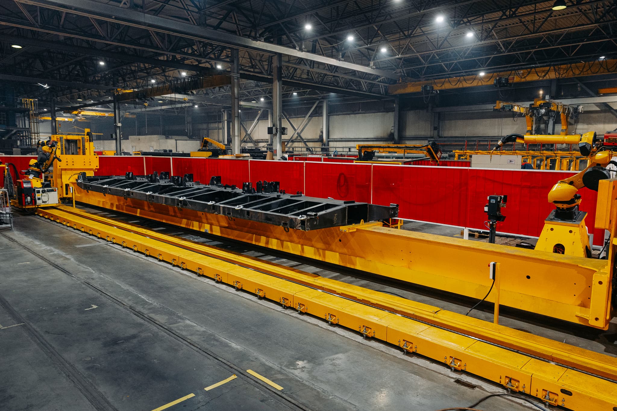 Производственная линия высокого качества на заводе прицепов и полуприцепов