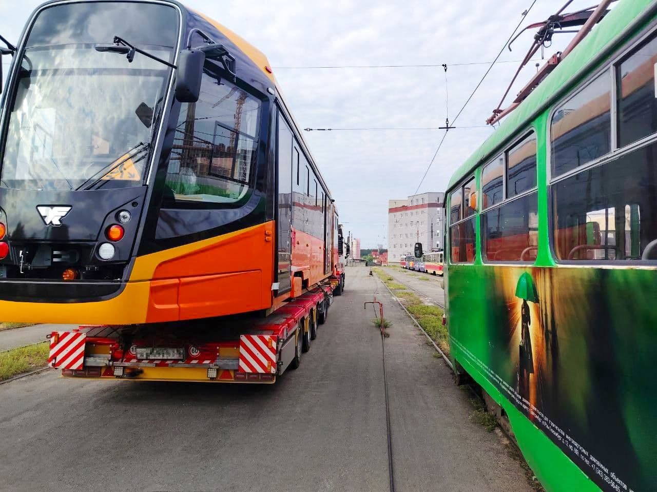 4х осный трал MANAC доставил в Екатеринбург первый в стране пятисекционный трамвай